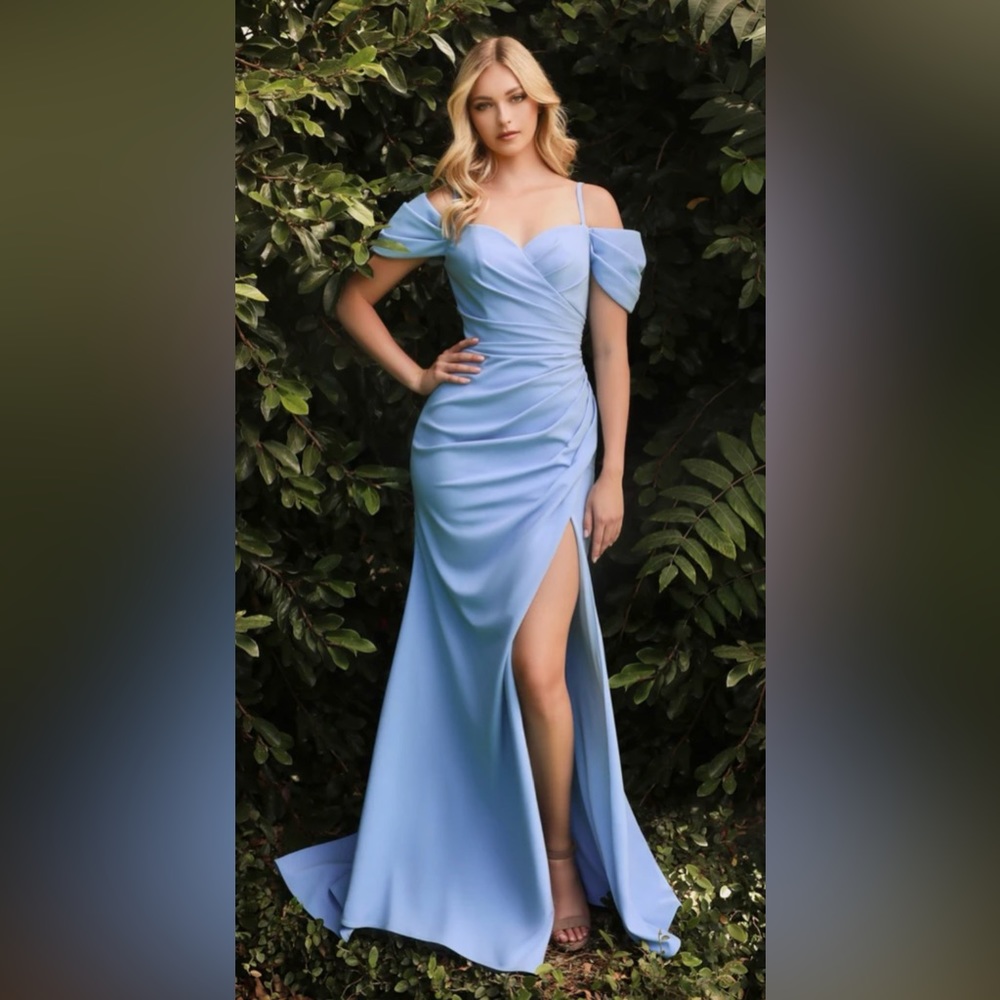 Cinderella Divine KV1057 size 12 light blue